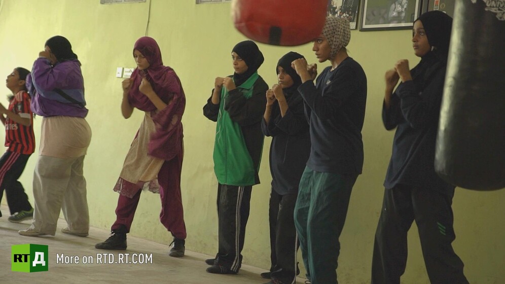 Pakistani girls' boxing club